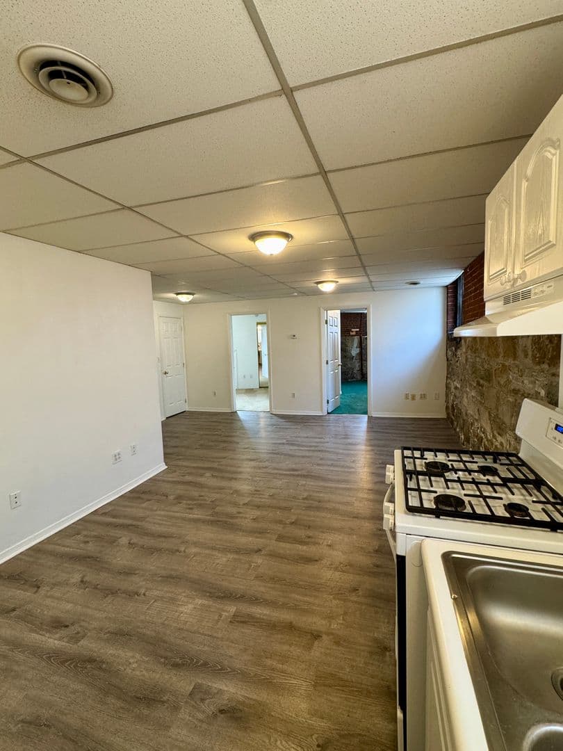 Pittsburgh Apartment: 5752 Ellsworth Ave