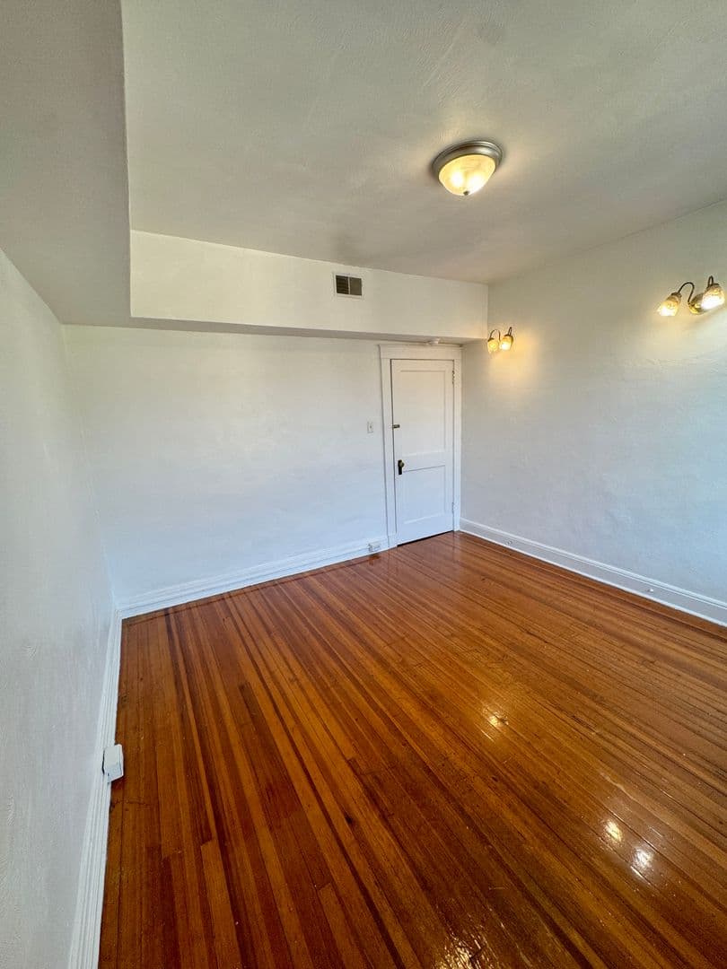 Pittsburgh Apartment: 5752 Ellsworth Ave