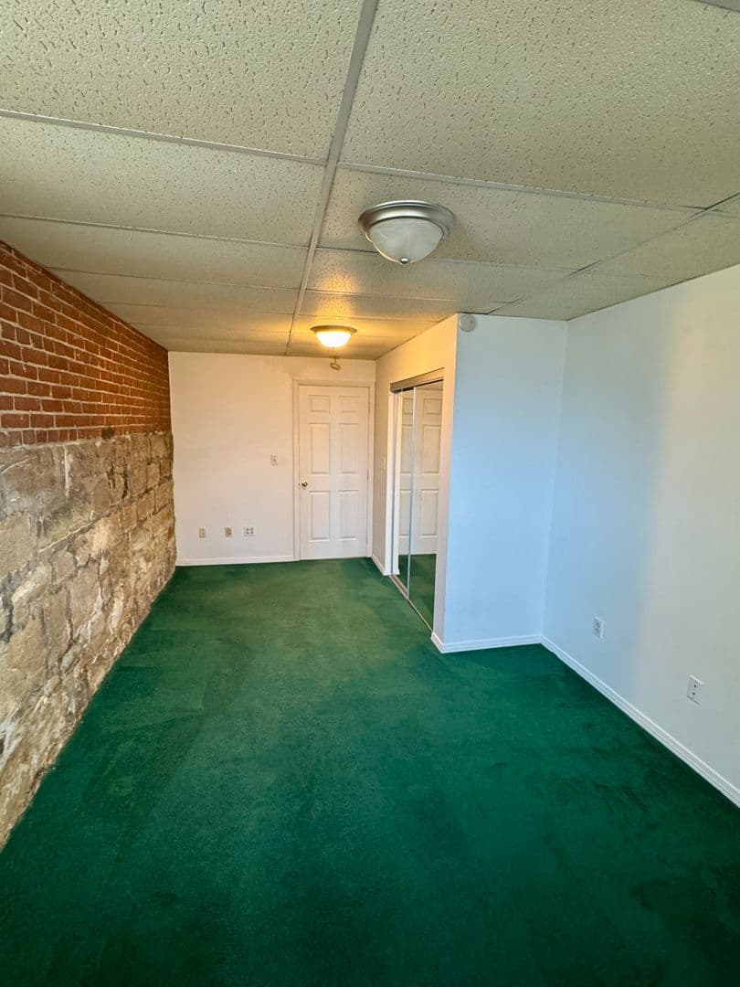 Pittsburgh Apartment: 5752 Ellsworth Ave