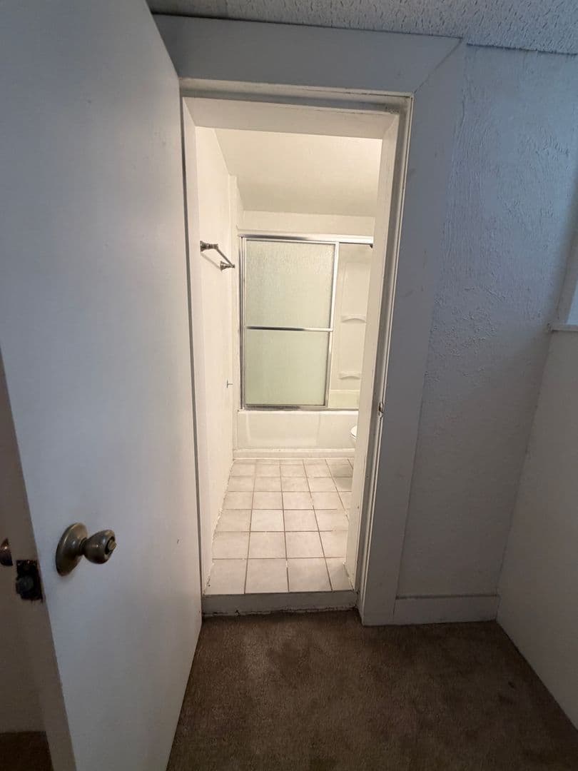 Pittsburgh Apartment: 218 North Craig St