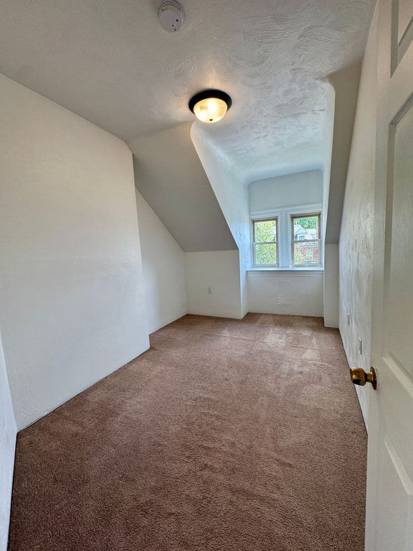 Pittsburgh Apartment: 5819 Bartlett St