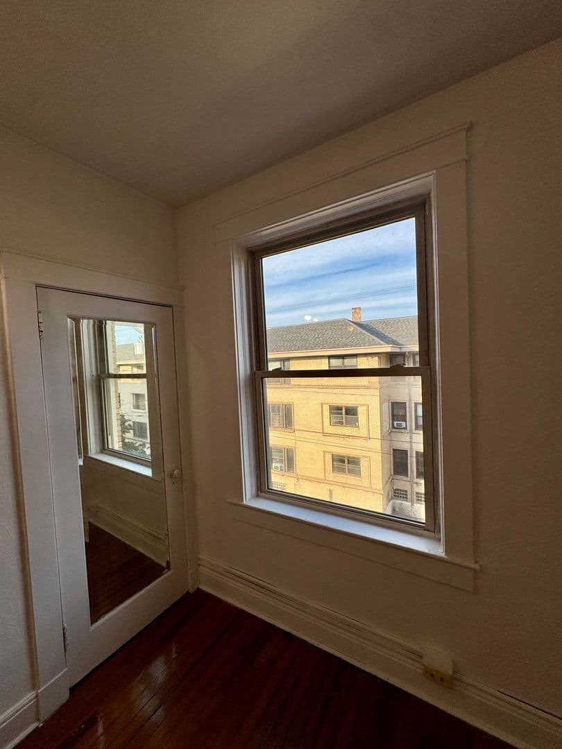 Pittsburgh Apartment: 5752 Ellsworth Ave