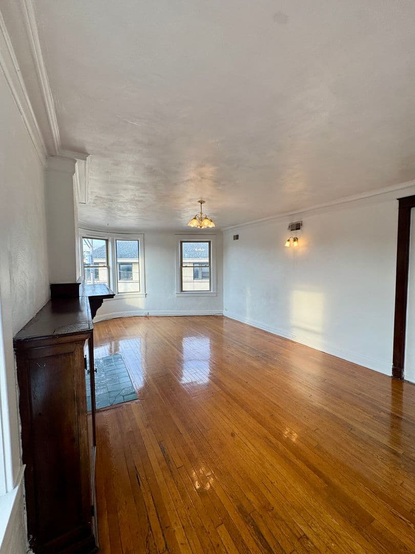 Pittsburgh Apartment: 5752 Ellsworth Ave
