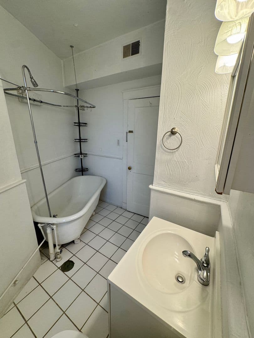 Pittsburgh Apartment: 5752 Ellsworth Ave