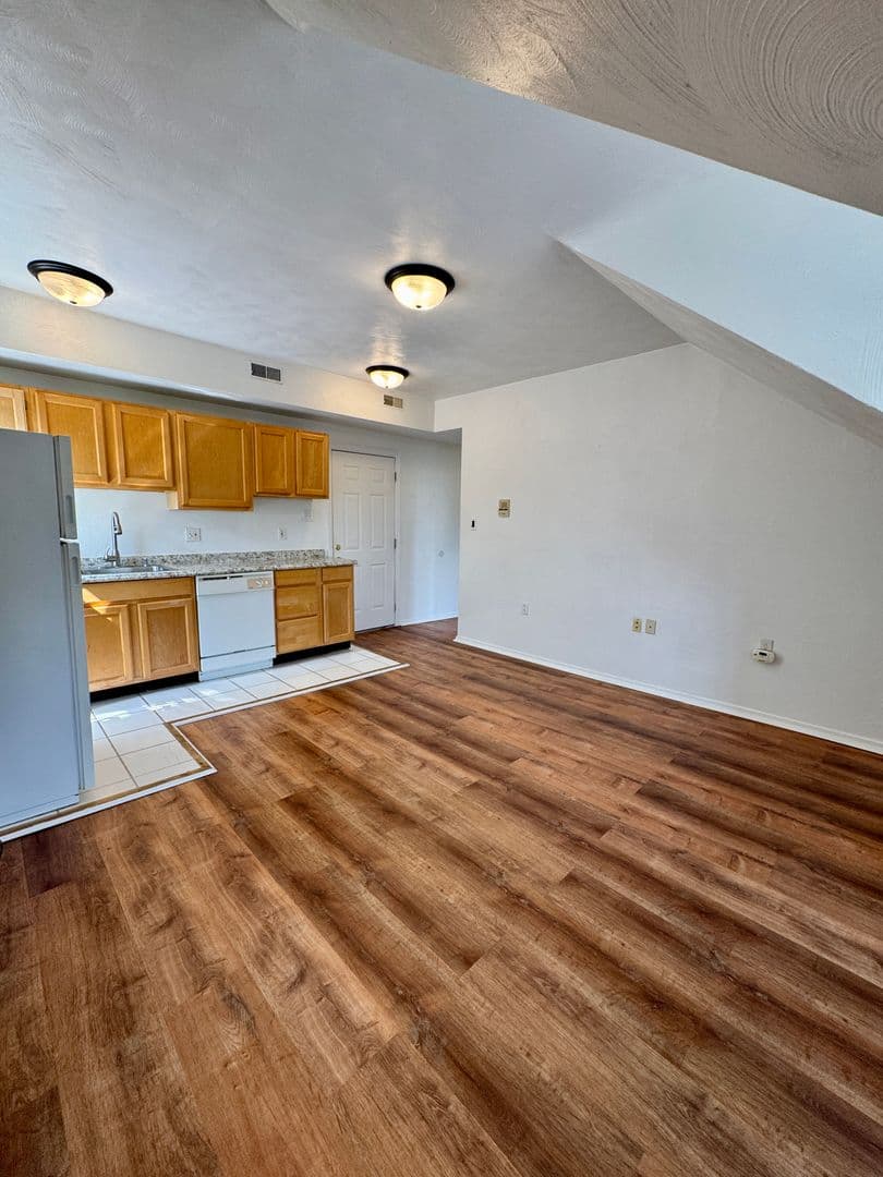 Pittsburgh Apartment: 5819 Bartlett St
