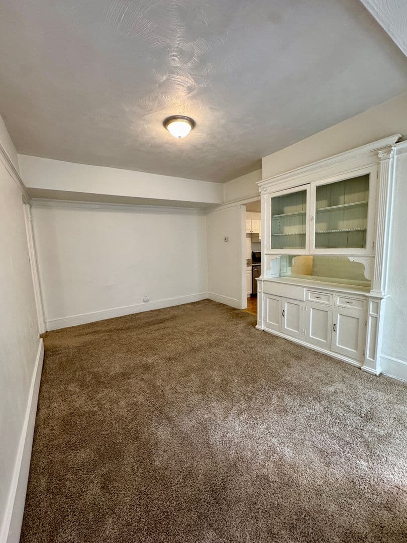 Pittsburgh Apartment: 218 North Craig St