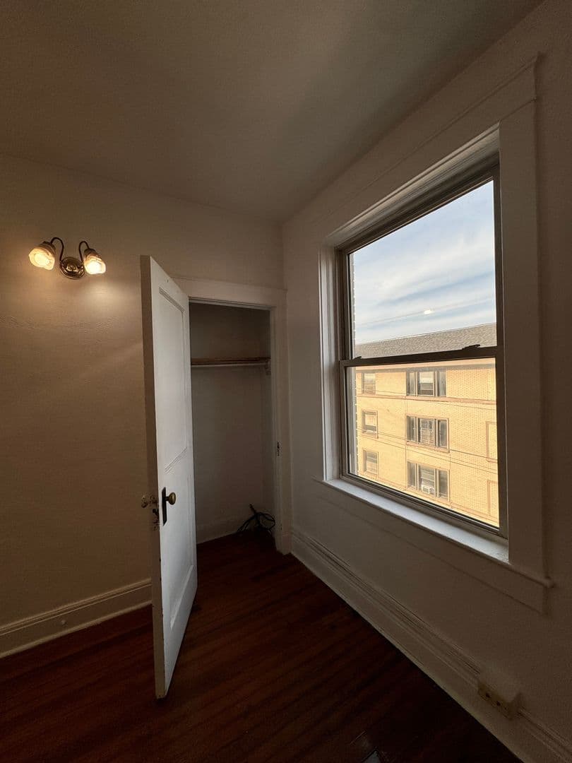 Pittsburgh Apartment: 5752 Ellsworth Ave