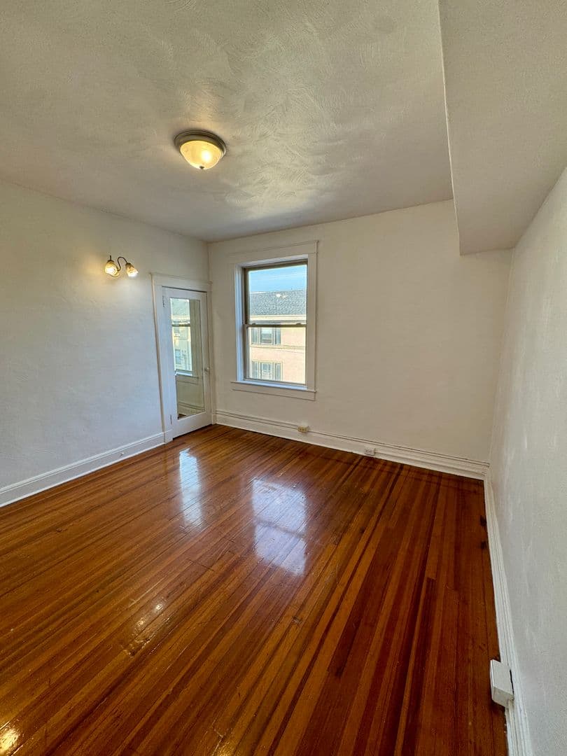 Pittsburgh Apartment: 5752 Ellsworth Ave