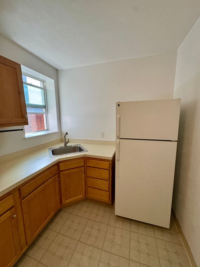 Pittsburgh Apartment: 1134 Illinois Ave