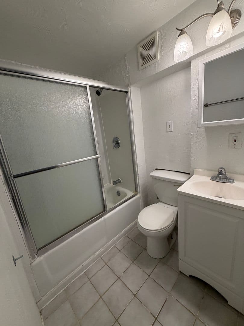Pittsburgh Apartment: 218 North Craig St