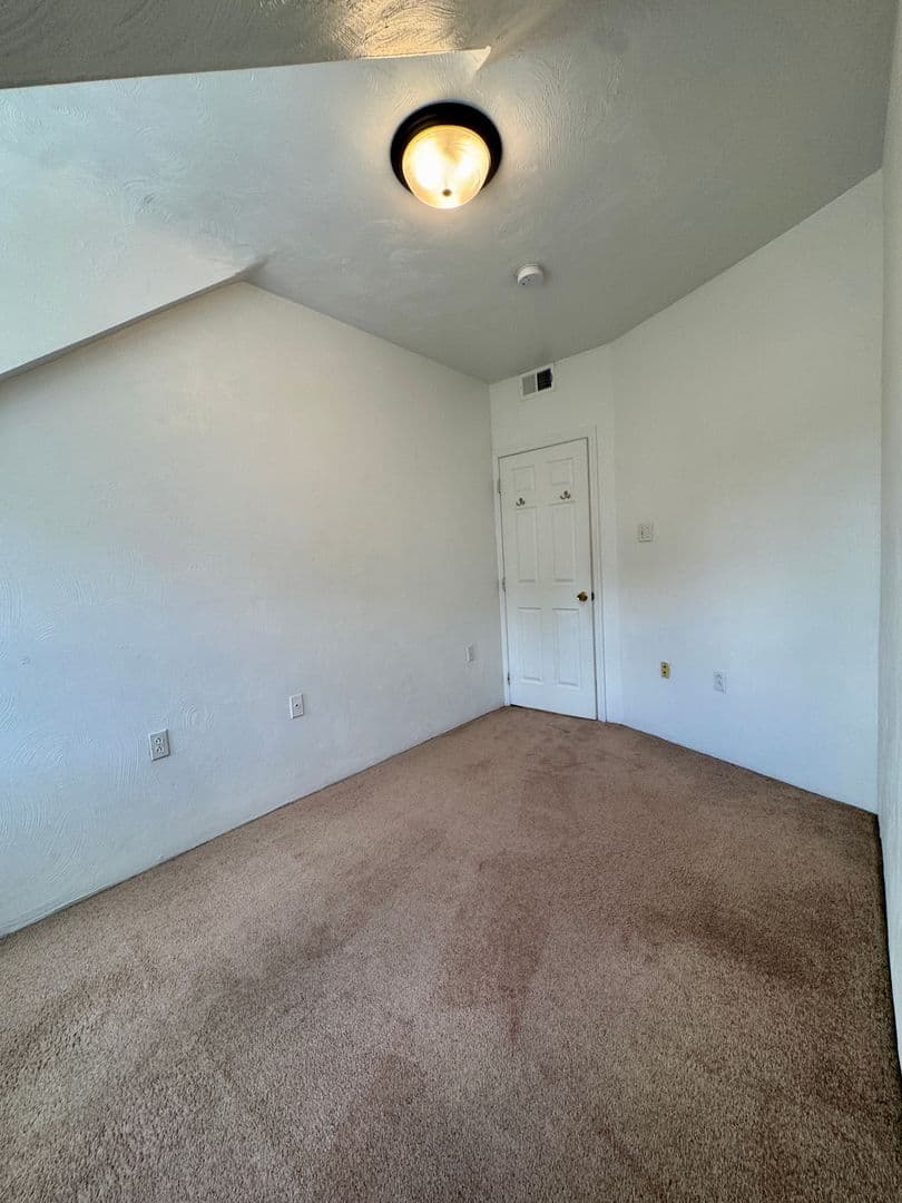 Pittsburgh Apartment: 5819 Bartlett St