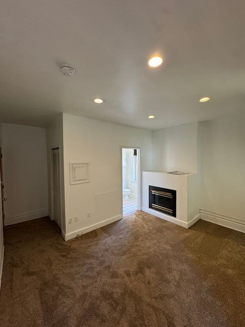 Pittsburgh Apartment: 370 S. Negley