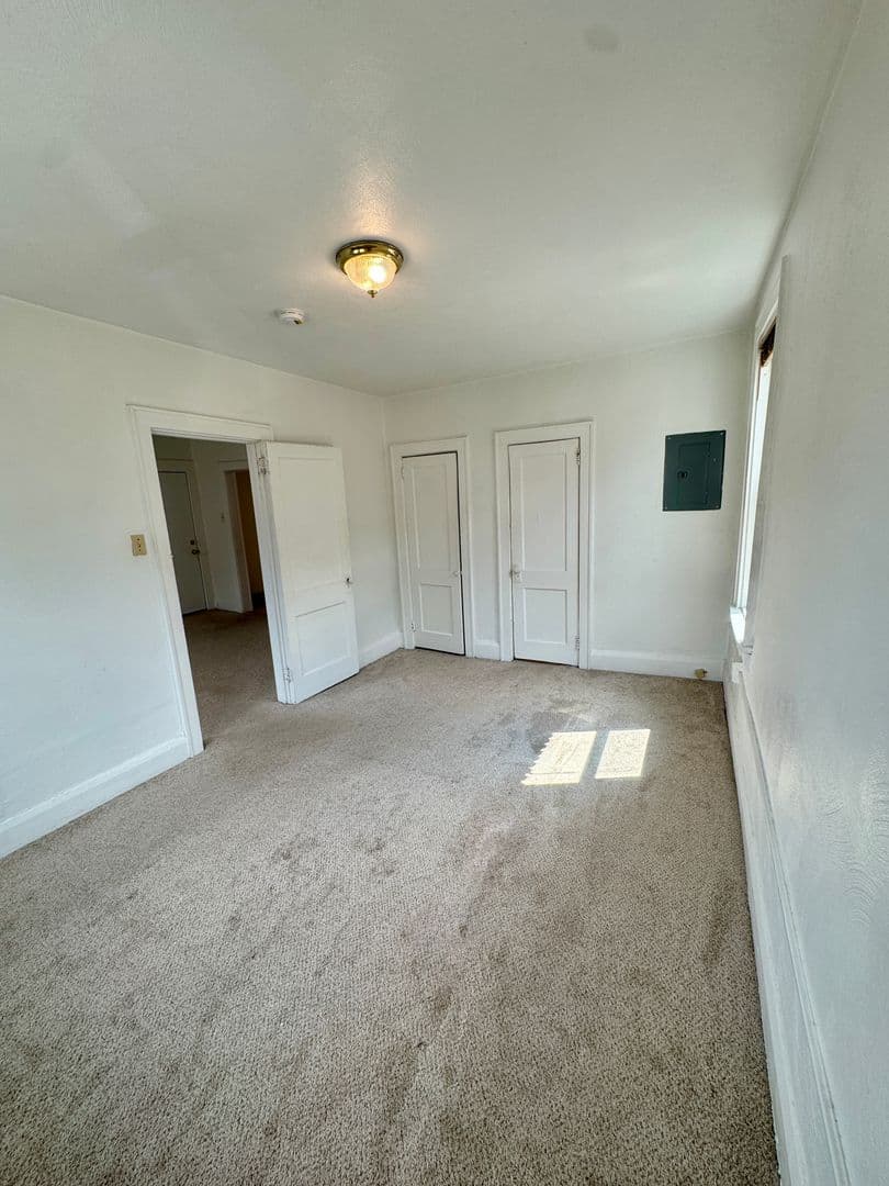 Pittsburgh Apartment: 1134 Illinois Ave