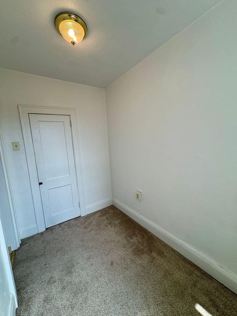 Pittsburgh Apartment: 1134 Illinois Ave