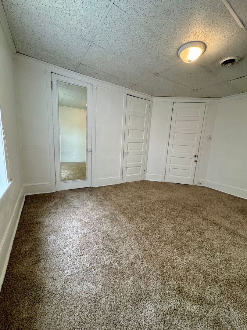 Pittsburgh Apartment: 218 North Craig St