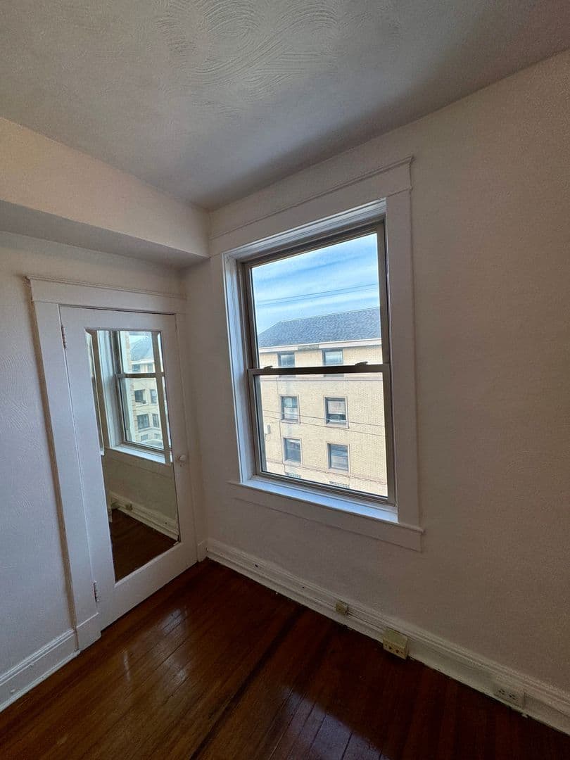 Pittsburgh Apartment: 5752 Ellsworth Ave