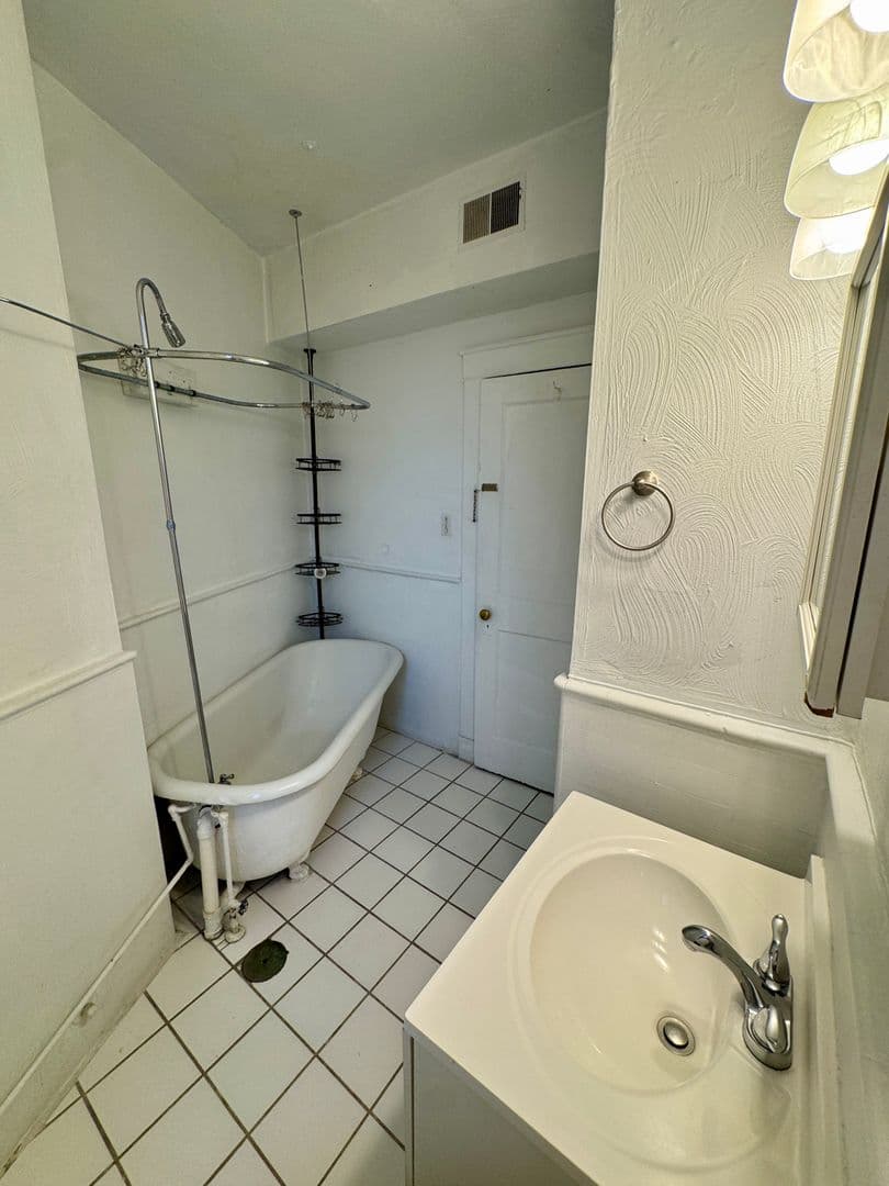 Pittsburgh Apartment: 5752 Ellsworth Ave