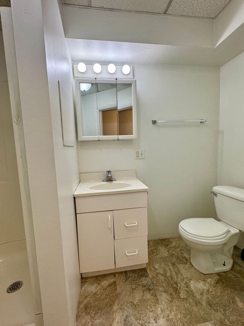 Pittsburgh Apartment: 5752 Ellsworth Ave