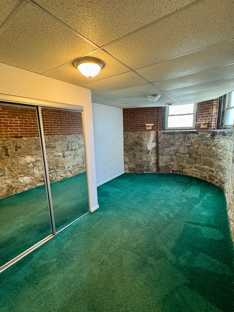 Pittsburgh Apartment: 5752 Ellsworth Ave