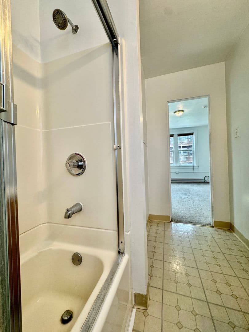 Pittsburgh Apartment: 1134 Illinois Ave