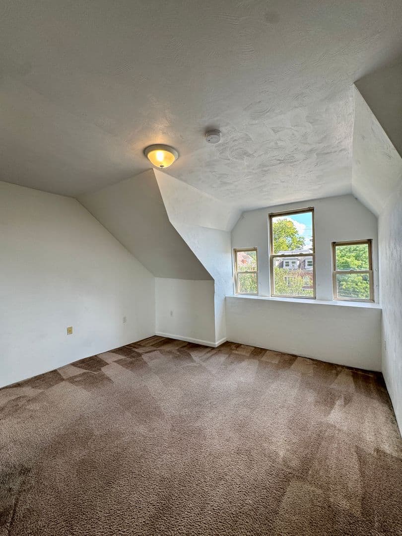 Pittsburgh Apartment: 5819 Bartlett St