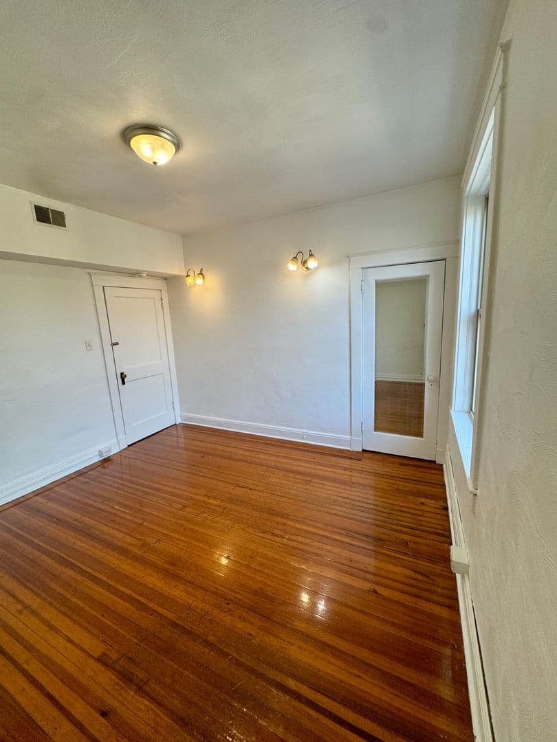 Pittsburgh Apartment: 5752 Ellsworth Ave