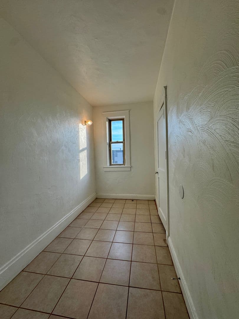 Pittsburgh Apartment: 5752 Ellsworth Ave