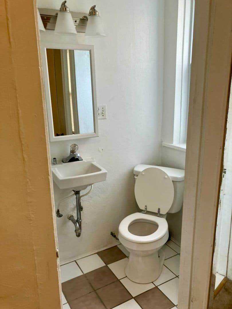 Pittsburgh Apartment: 218 North Craig St