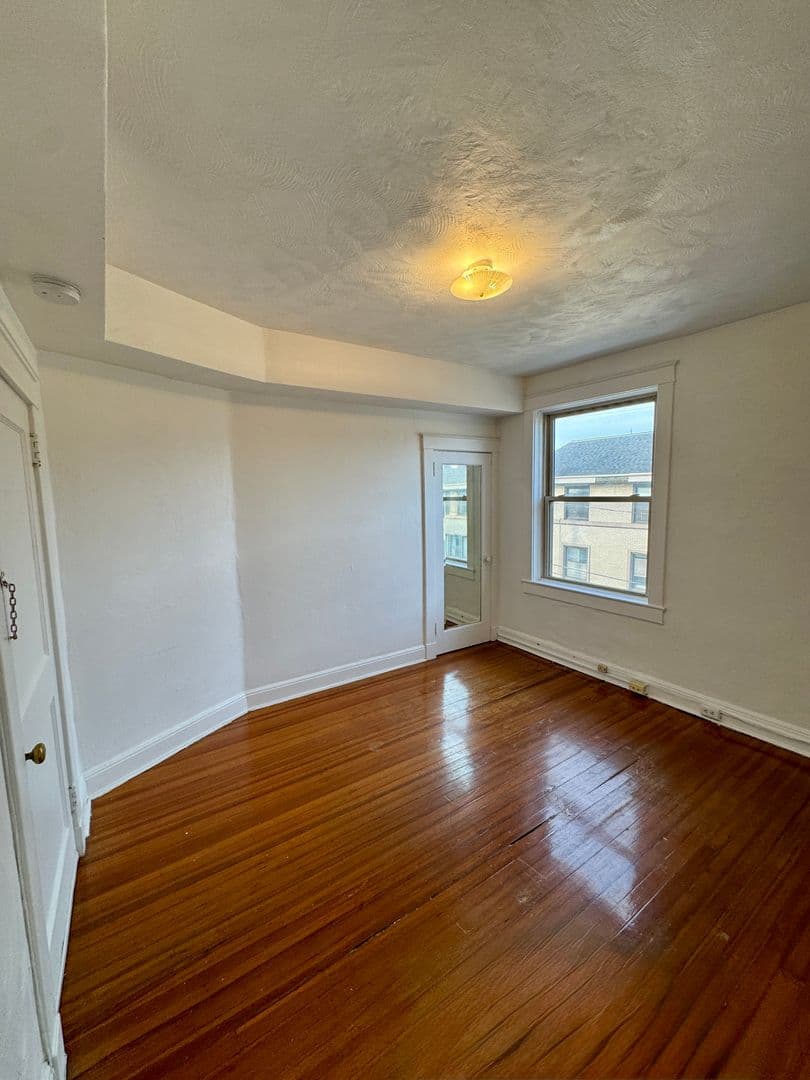 Pittsburgh Apartment: 5752 Ellsworth Ave