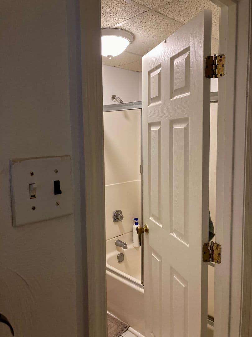 Pittsburgh Apartment: 5819 Bartlett St
