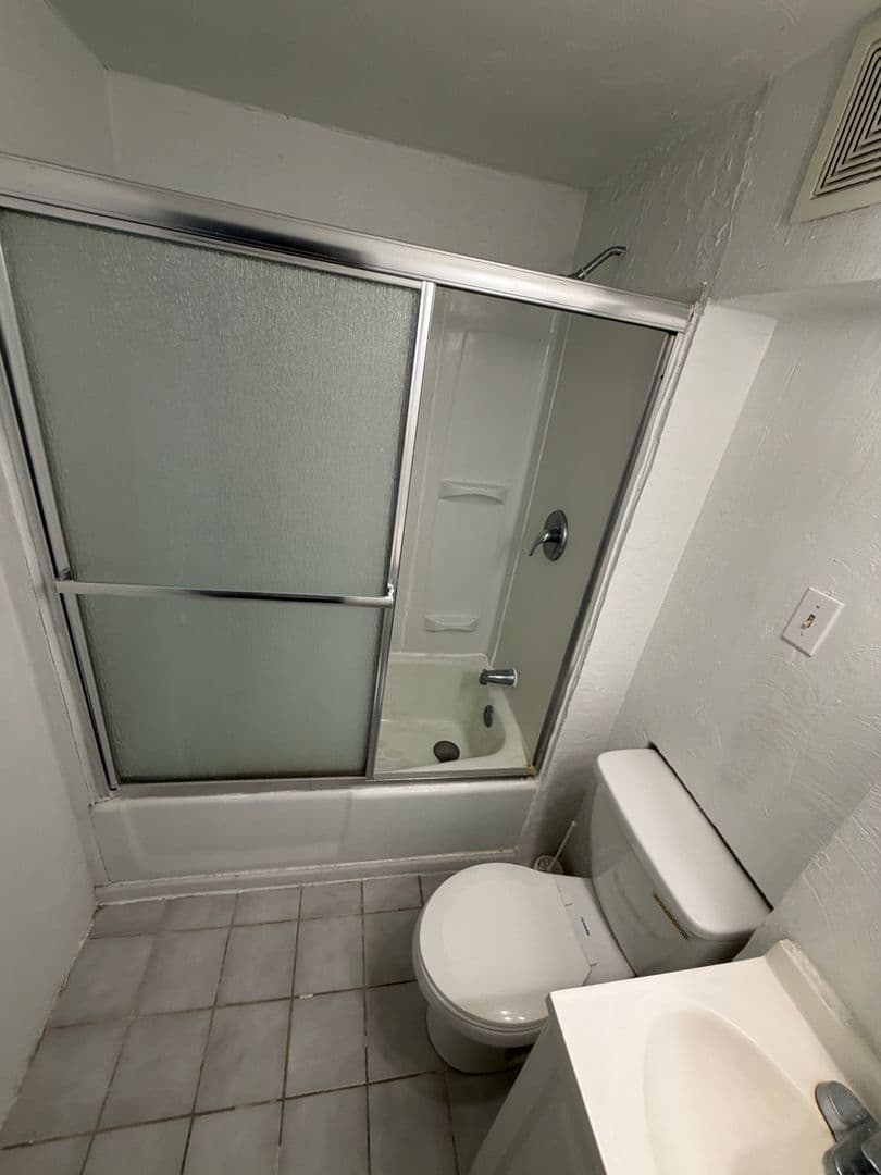 Pittsburgh Apartment: 218 North Craig St