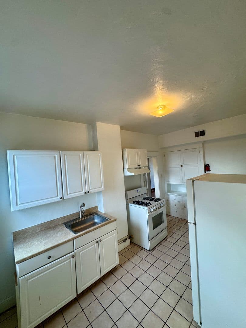 Pittsburgh Apartment: 5752 Ellsworth Ave