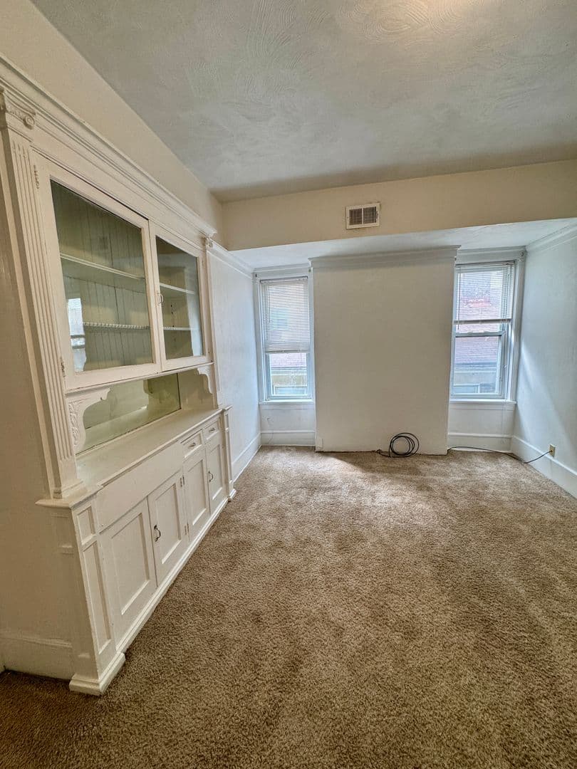 Pittsburgh Apartment: 218 North Craig St