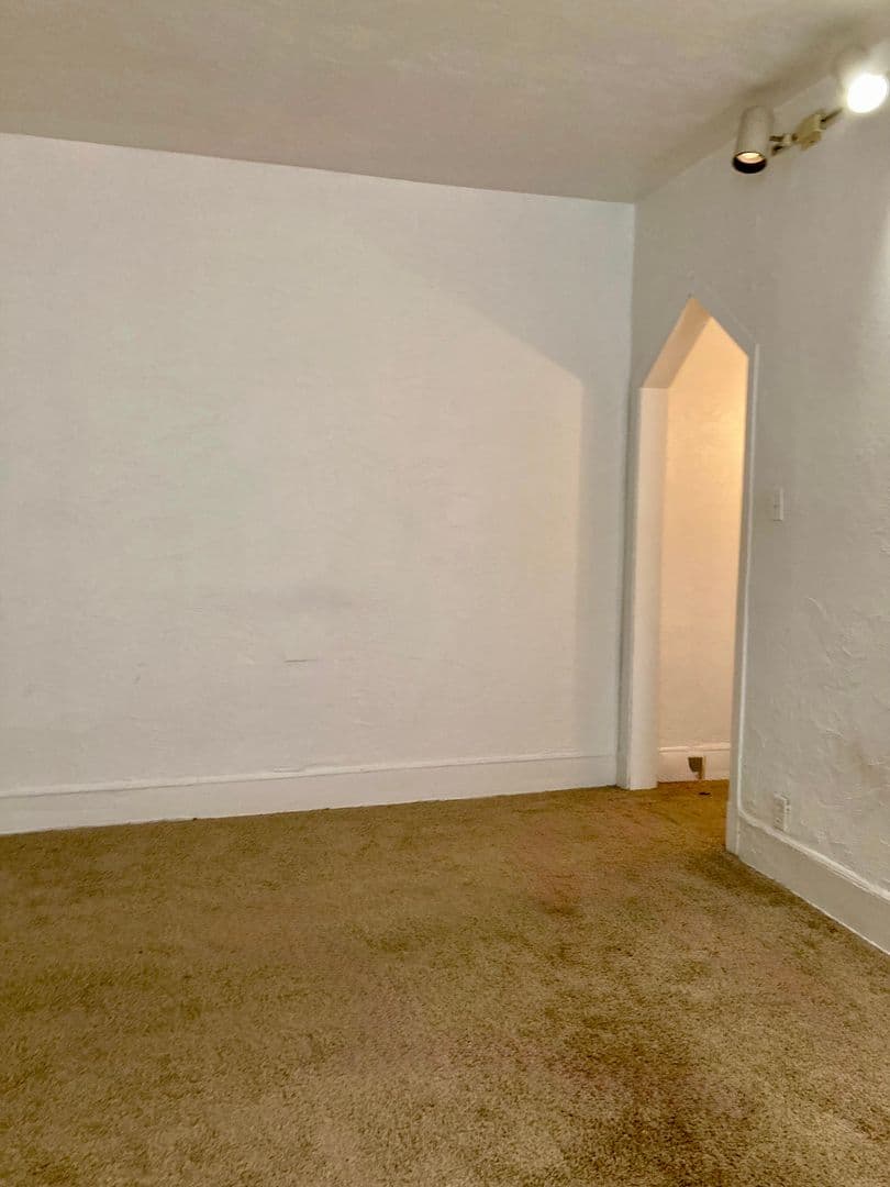 Pittsburgh Apartment: 218 North Craig St
