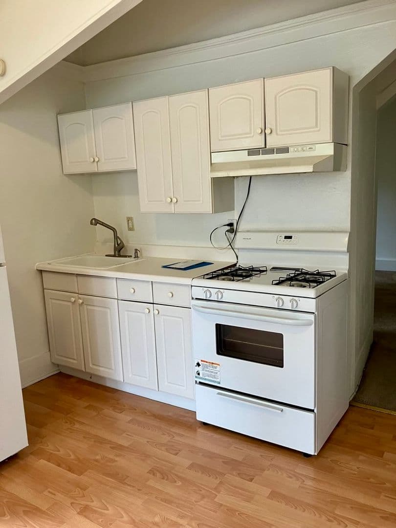 Pittsburgh Apartment: 222 N. Craig St.