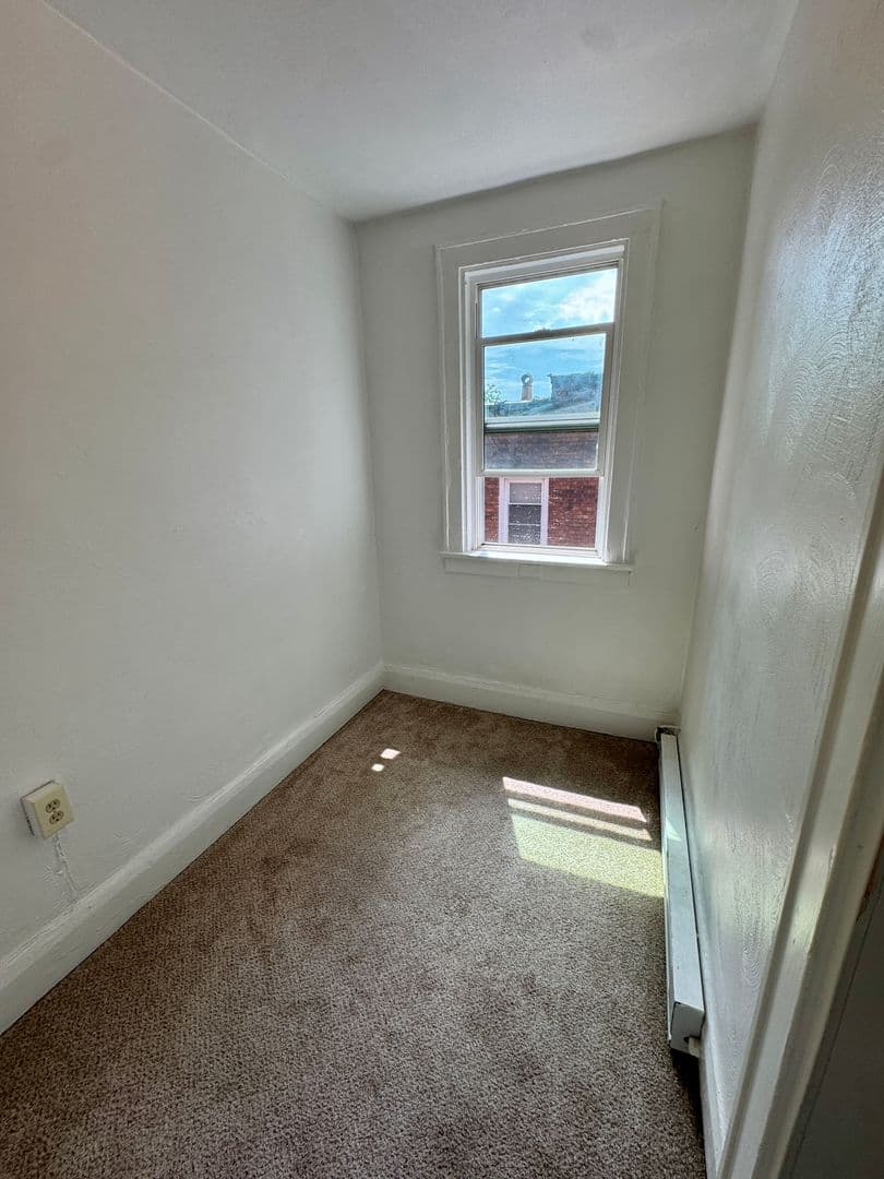 Pittsburgh Apartment: 1134 Illinois Ave