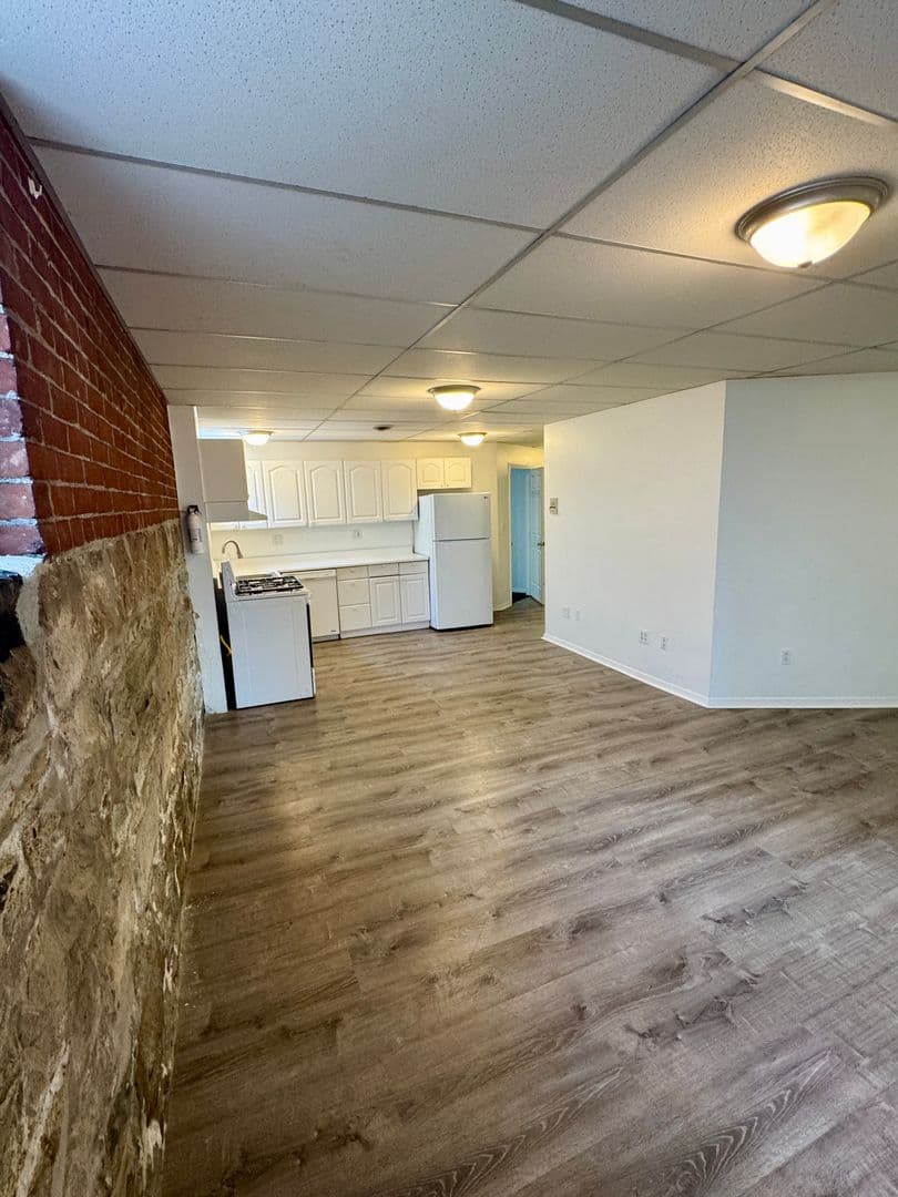 Pittsburgh Apartment: 5752 Ellsworth Ave