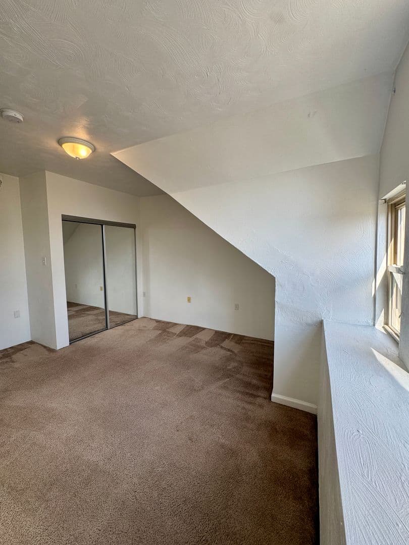 Pittsburgh Apartment: 5819 Bartlett St
