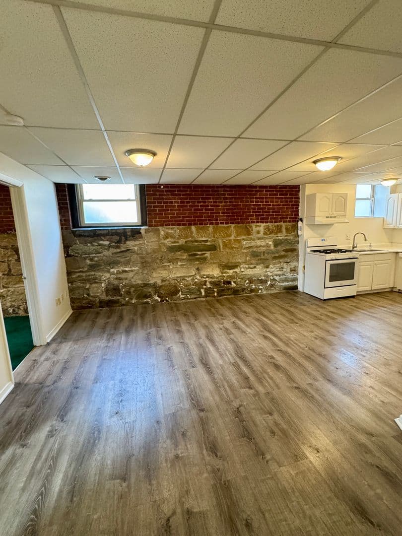 Pittsburgh Apartment: 5752 Ellsworth Ave