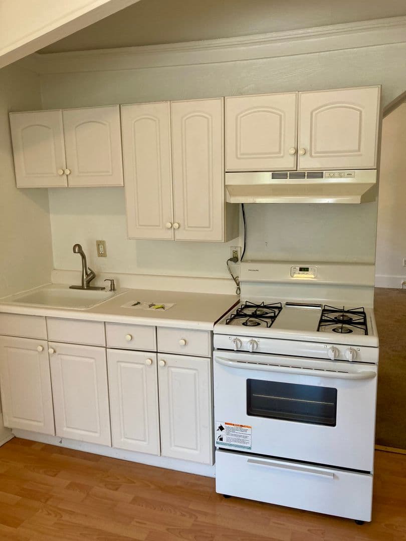 Pittsburgh Apartment: 218 North Craig St