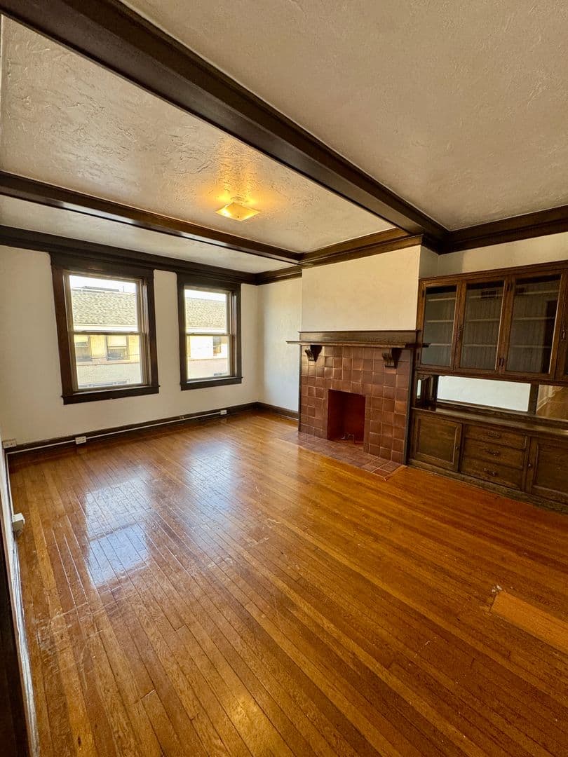 Pittsburgh Apartment: 5752 Ellsworth Ave