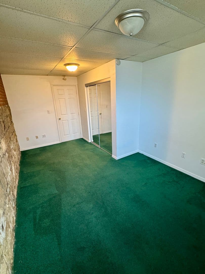 Pittsburgh Apartment: 5752 Ellsworth Ave