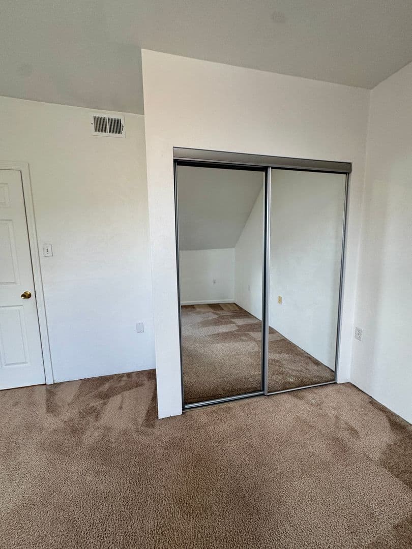 Pittsburgh Apartment: 5819 Bartlett St