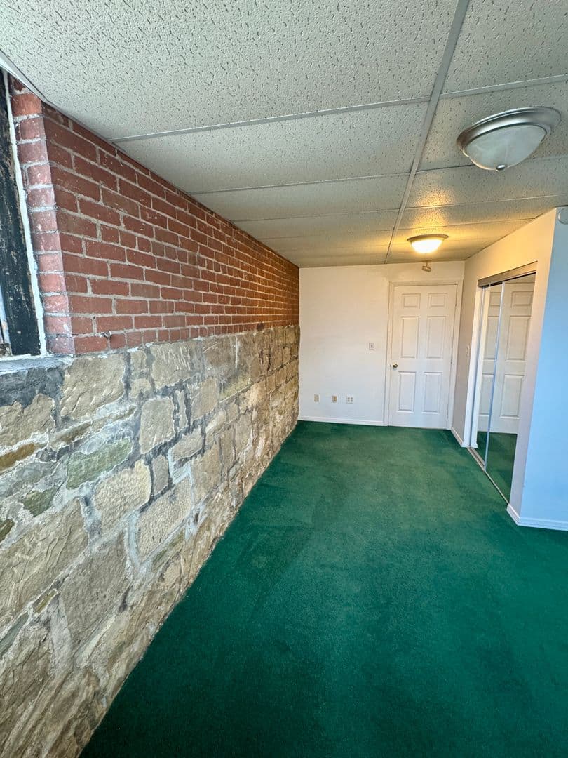 Pittsburgh Apartment: 5752 Ellsworth Ave