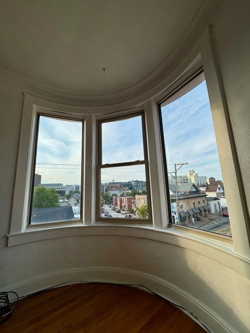 Pittsburgh Apartment: 5752 Ellsworth Ave