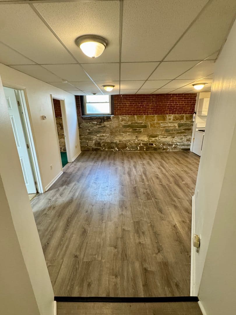 Pittsburgh Apartment: 5752 Ellsworth Ave
