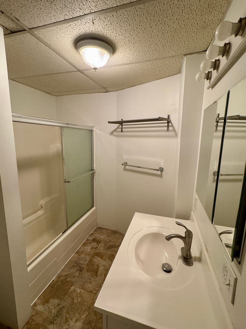 Pittsburgh Apartment: 5752 Ellsworth Ave