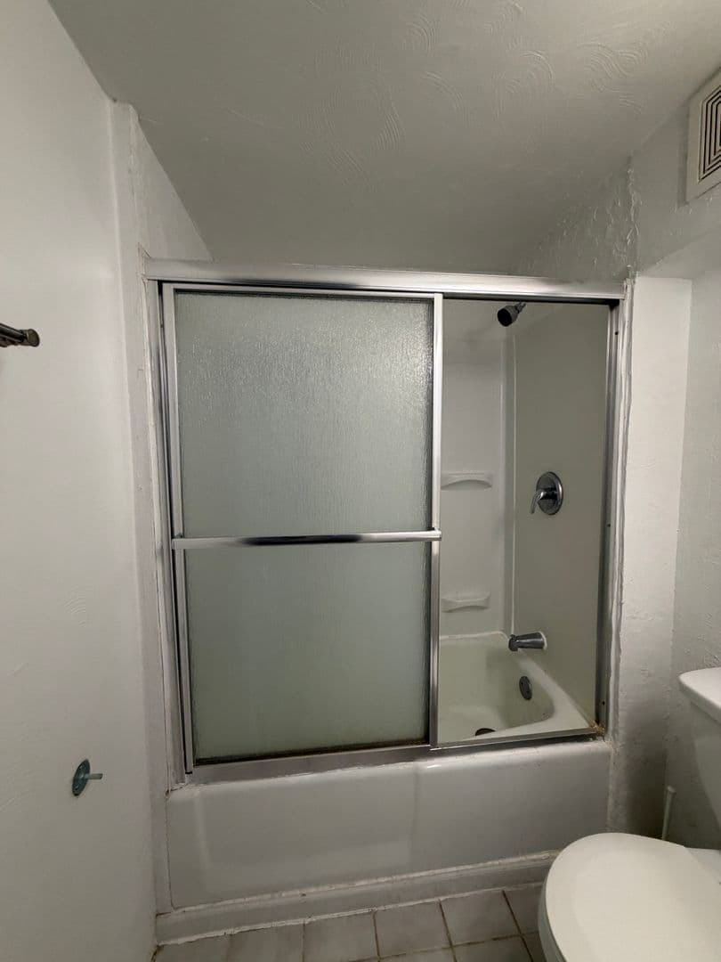Pittsburgh Apartment: 218 North Craig St