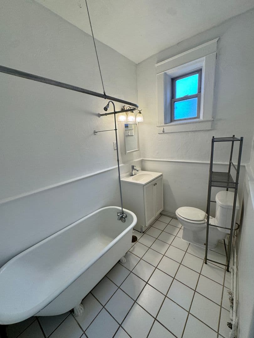 Pittsburgh Apartment: 5752 Ellsworth Ave