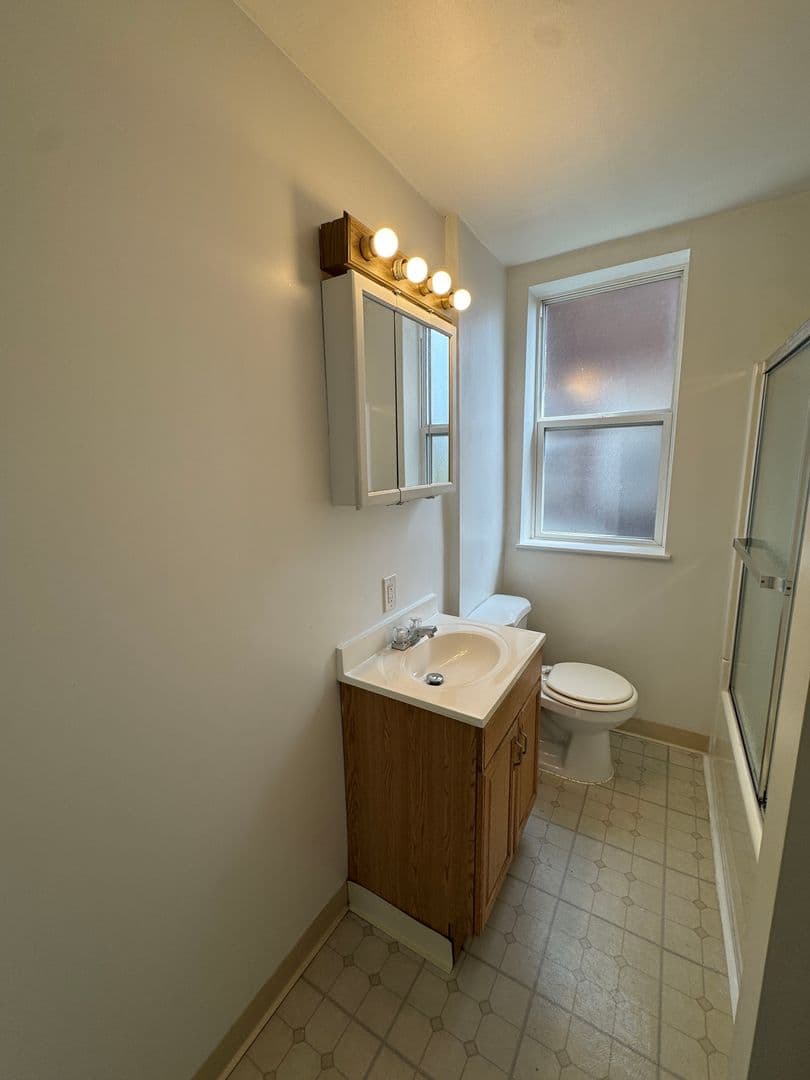 Pittsburgh Apartment: 1134 Illinois Ave